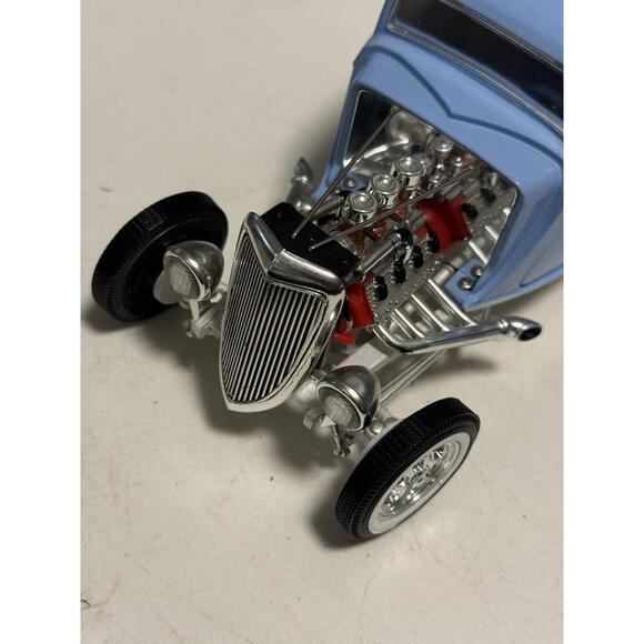 American Muscle 1:18 1934 Ford Newstalgia Street Rod Baby Blue -